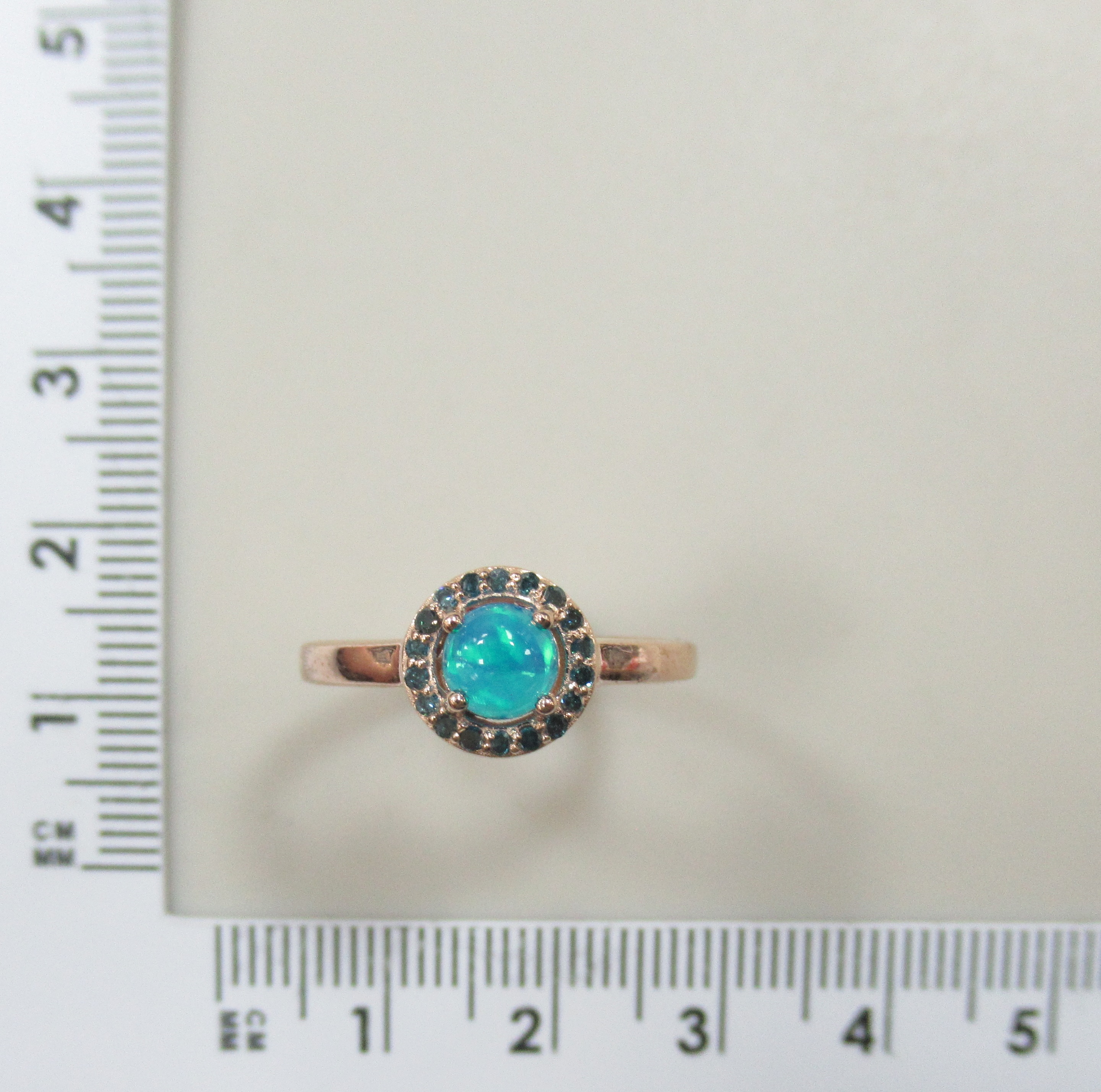 Серебряное кольцо с голубым опалом и бриллиантами